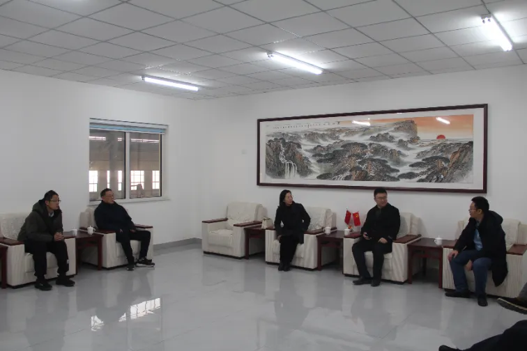 Akeyi yon delegasyon ki soti nan Shandong University of Architecture pou vizite plant la ak eksplore kolaborasyon